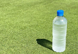 ペットボトル投げ